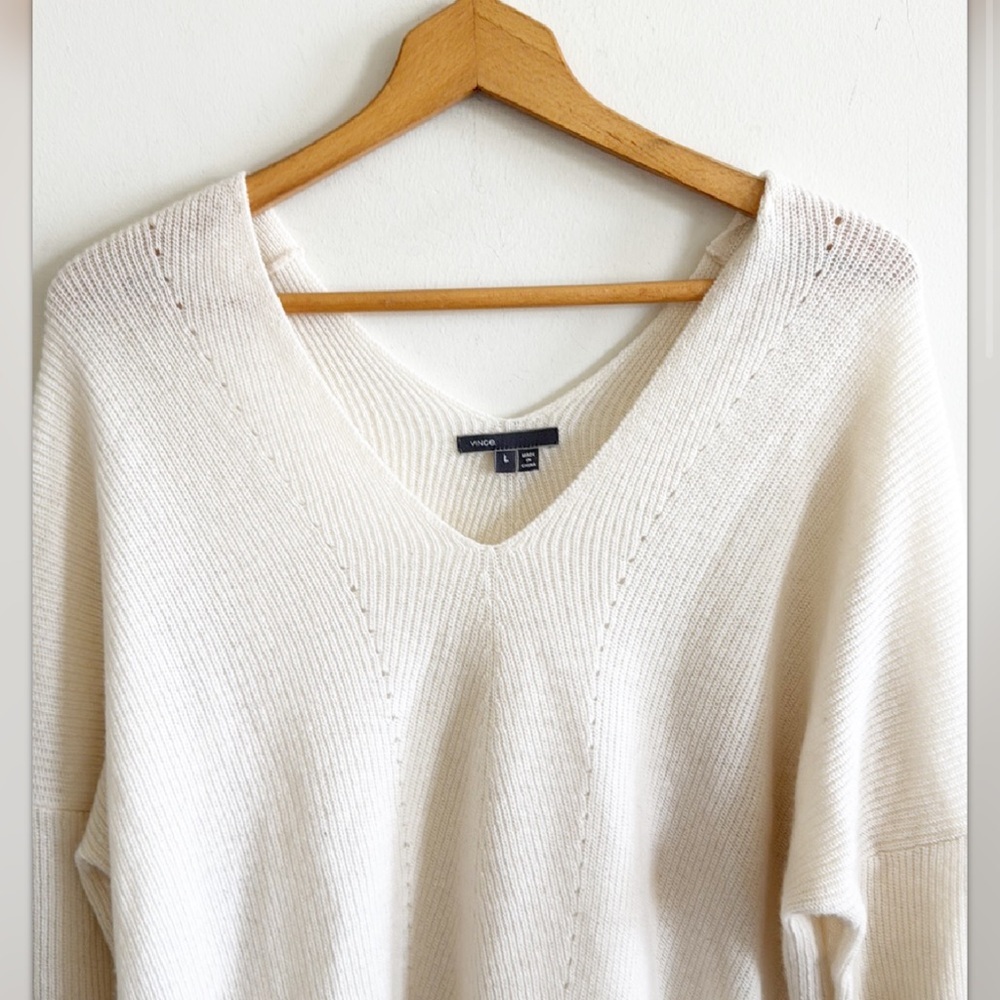 Vince wool Cashmere cream white Deep V-Neck long sleeve Sweater size large - Picture 2 of 4